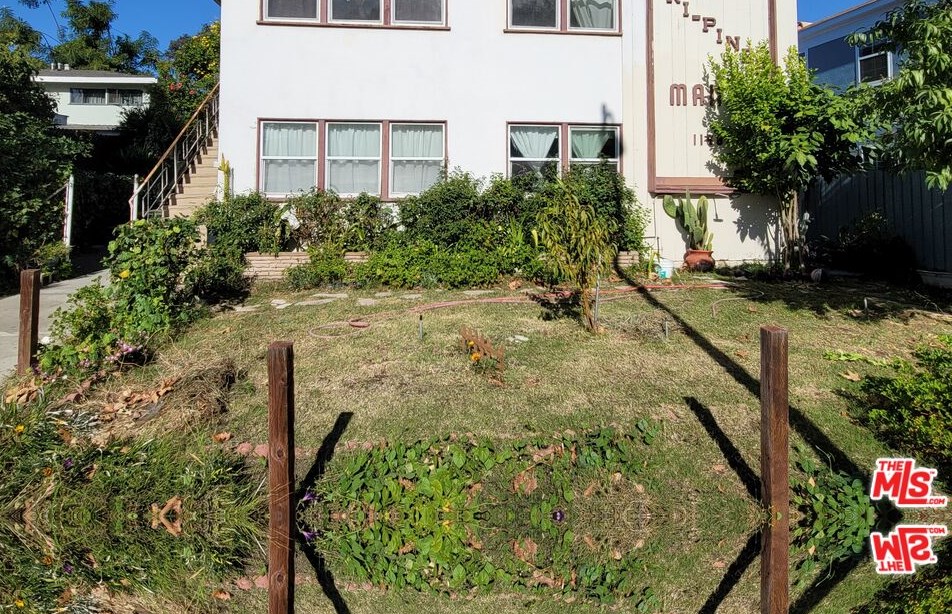 11689 Chandler Blvd, North Hollywood, CA 91601-3043