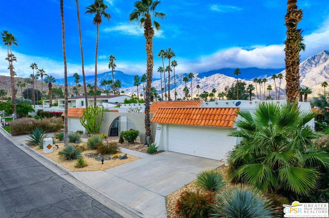 3381 Andreas Hills Dr, Palm Springs, CA 92264-9602