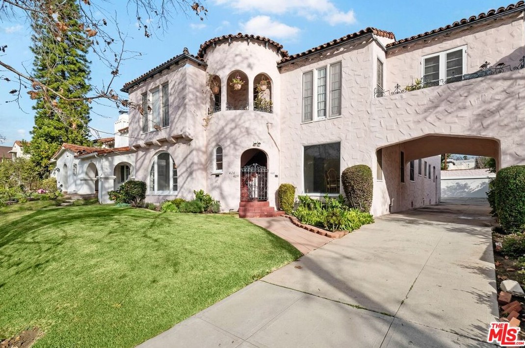 424 Orange Dr, Los Angeles, CA 90036-2612