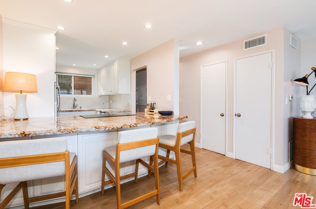 4585 Don Ricardo Dr, Los Angeles CA  90008-2811 exterior