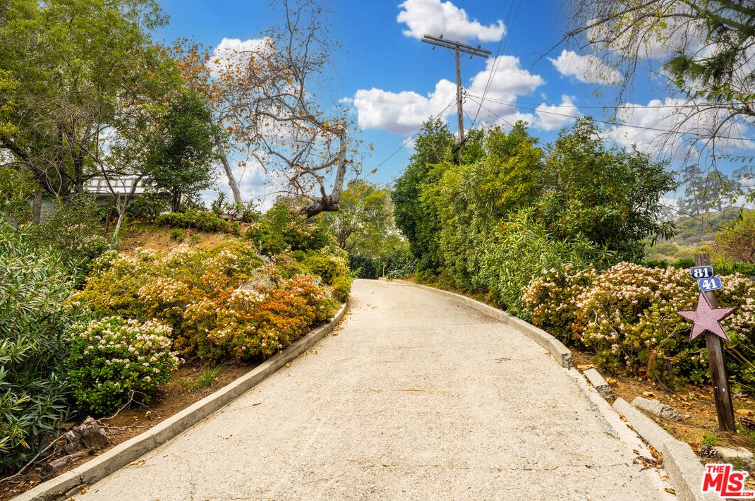 8141 Cornett Dr, Los Angeles, CA 90046-1103