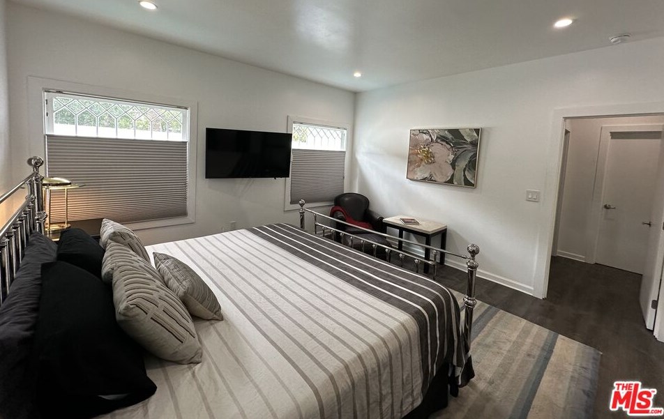 1757 Vista Del Mar Ave, Los Angeles CA  90028-5307 exterior