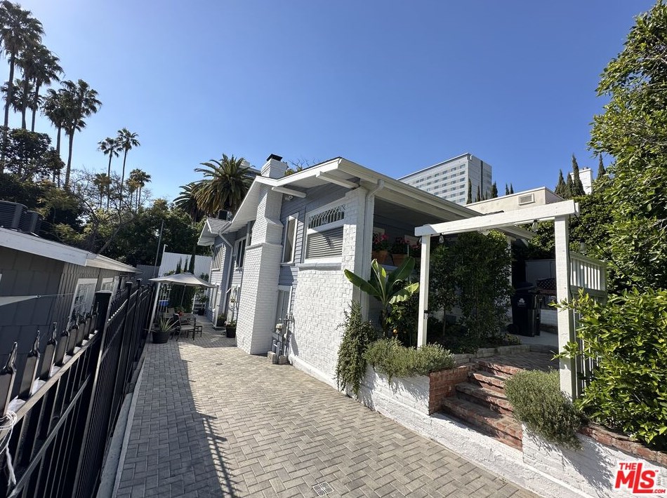 1757 Vista Del Mar Ave, Los Angeles CA  90028-5307 exterior