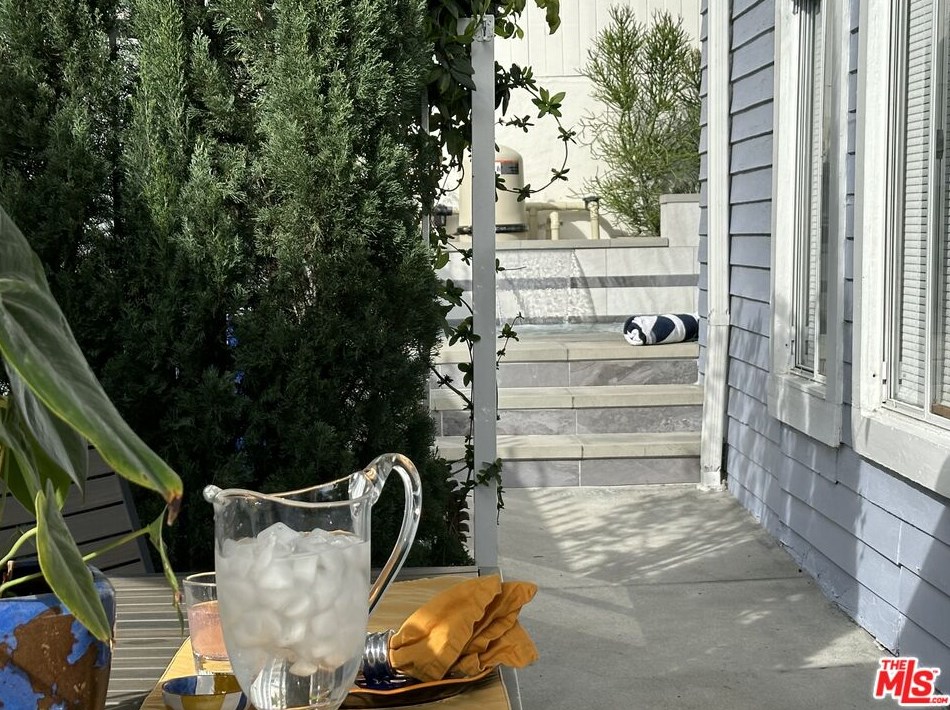 1757 Vista Del Mar Ave, Los Angeles CA  90028-5307 exterior