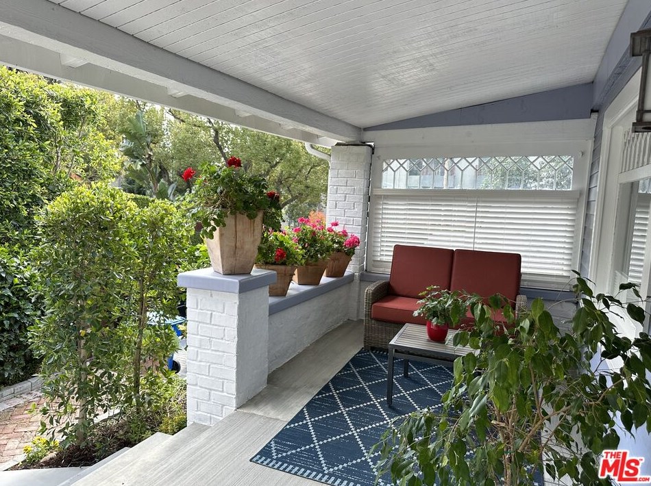 1757 Vista Del Mar Ave, Los Angeles CA  90028-5307 exterior