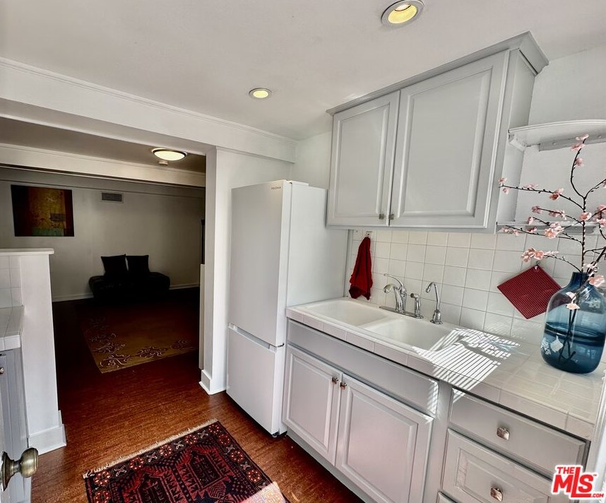 1757 Vista Del Mar Ave, Los Angeles CA  90028-5307 exterior