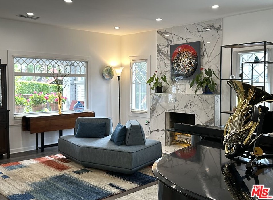 1757 Vista Del Mar Ave, Los Angeles CA  90028-5307 exterior