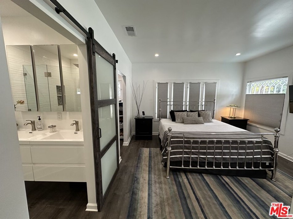 1757 Vista Del Mar Ave, Los Angeles CA  90028-5307 exterior