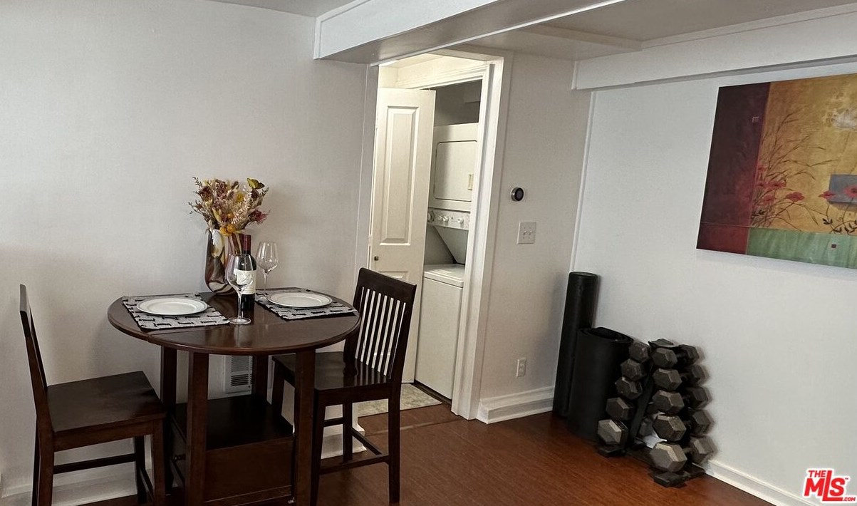 1757 Vista Del Mar Ave, Los Angeles CA  90028-5307 exterior
