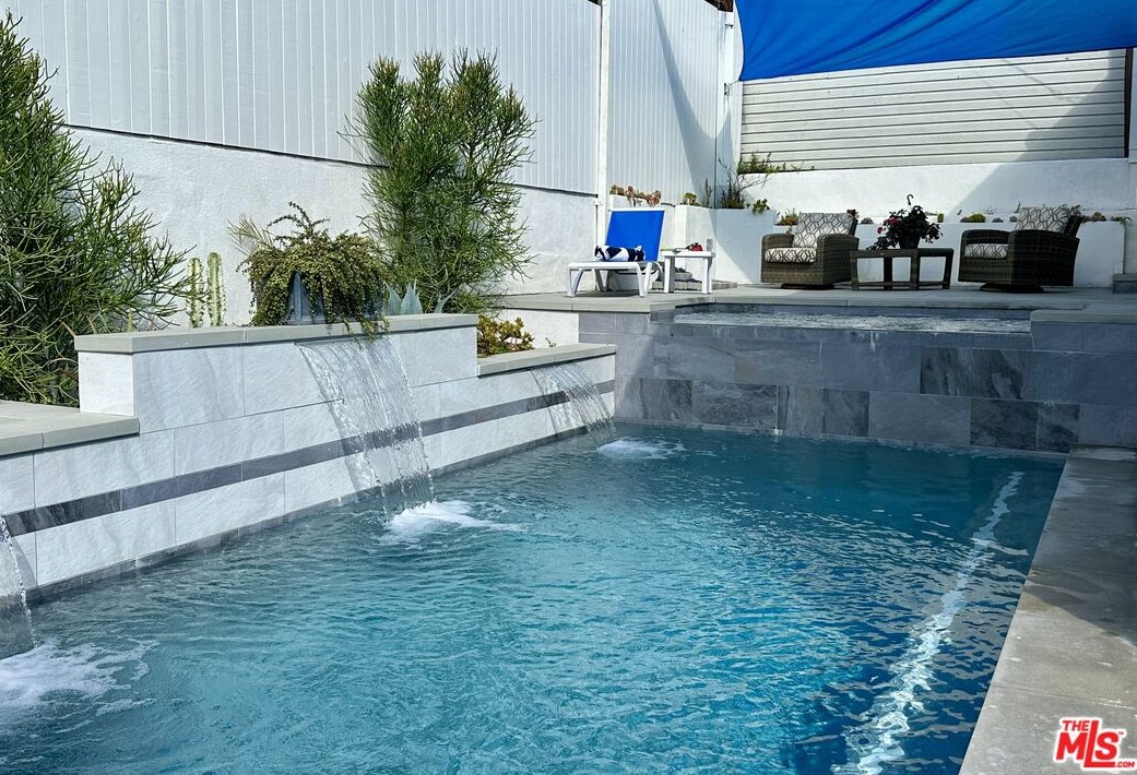 1757 Vista Del Mar Ave, Los Angeles CA  90028-5307 exterior