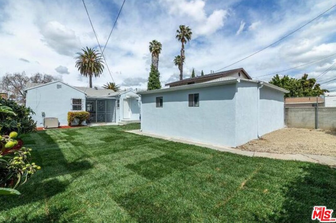 1050 Bronson Ave, Los Angeles, CA 90019-3214