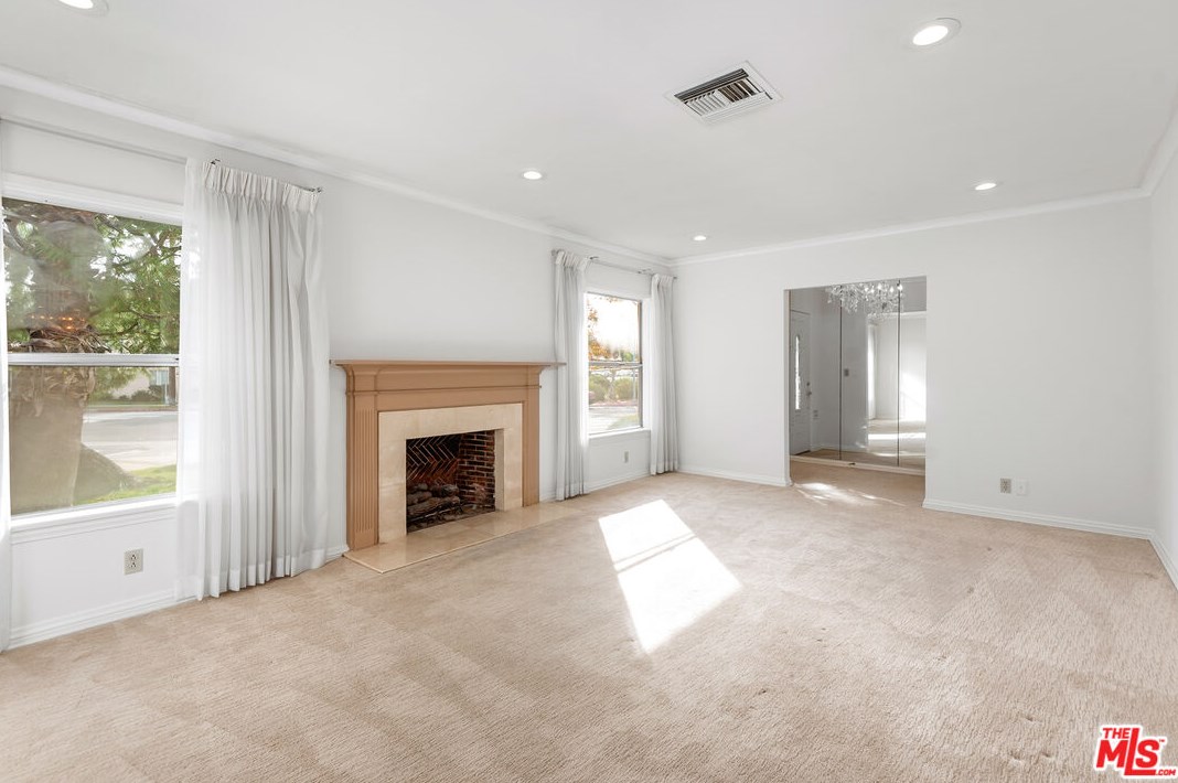 10207 Camarillo St, North Hollywood, CA 91602