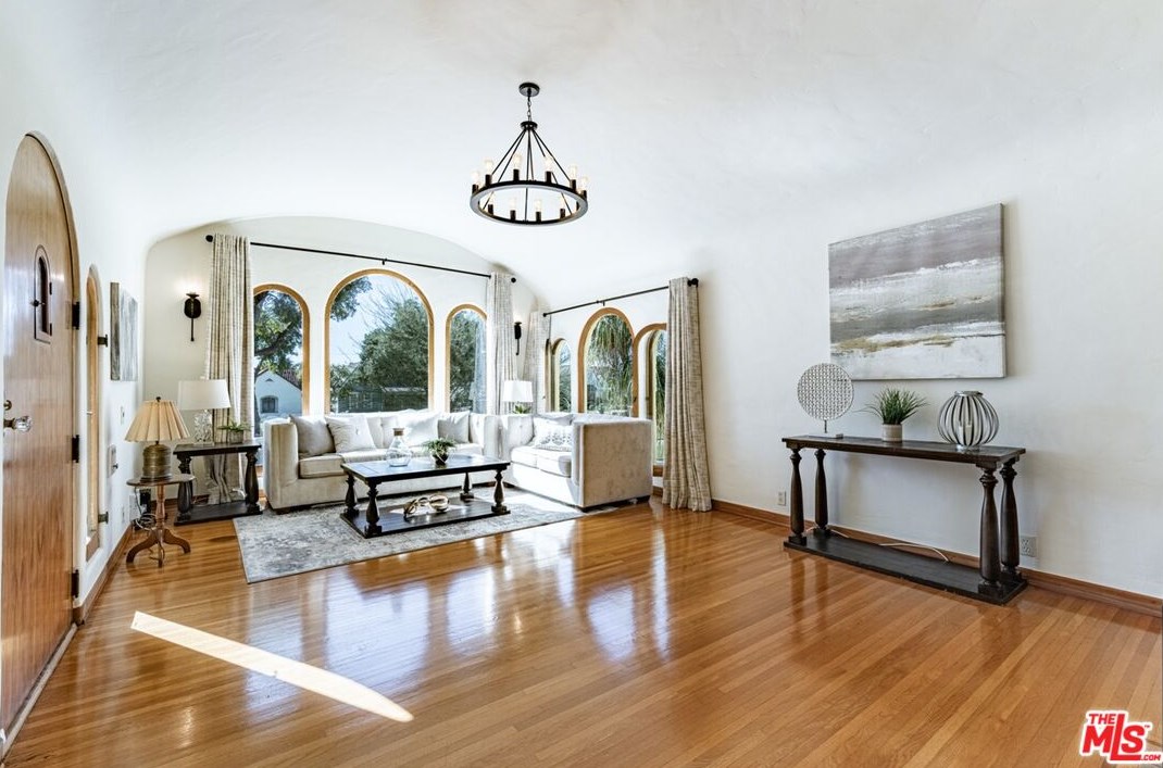 2135 Orange Grove Blvd, Pasadena CA  91104-4811 exterior