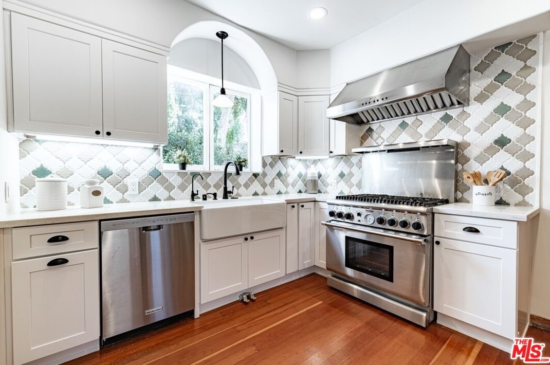 2135 Orange Grove Blvd, Pasadena CA  91104-4811 exterior