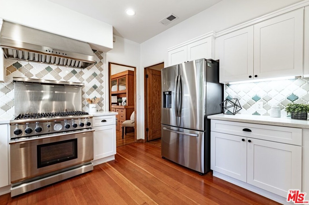 2135 Orange Grove Blvd, Pasadena CA  91104-4811 exterior