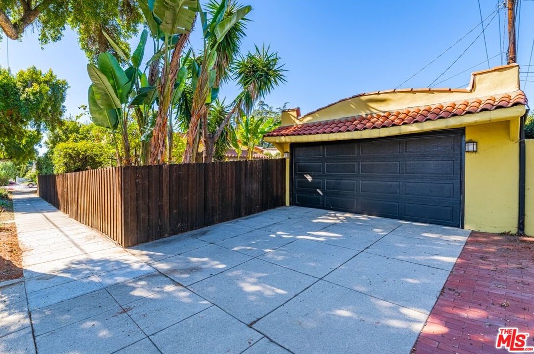 2135 Orange Grove Blvd, Pasadena CA  91104-4811 exterior