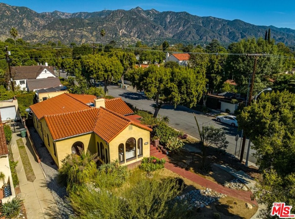 2135 Orange Grove Blvd, Pasadena CA  91104-4811 exterior