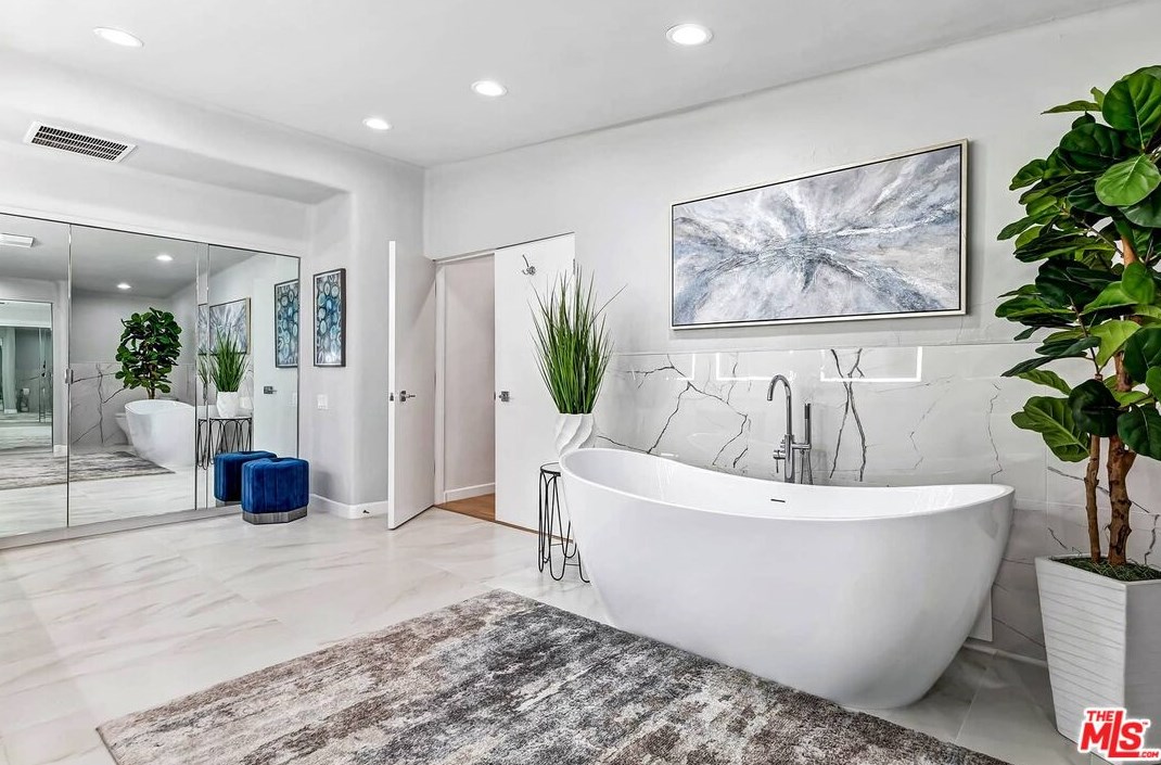 2183 Century Woods Way, Los Angeles CA  90067-6308 exterior