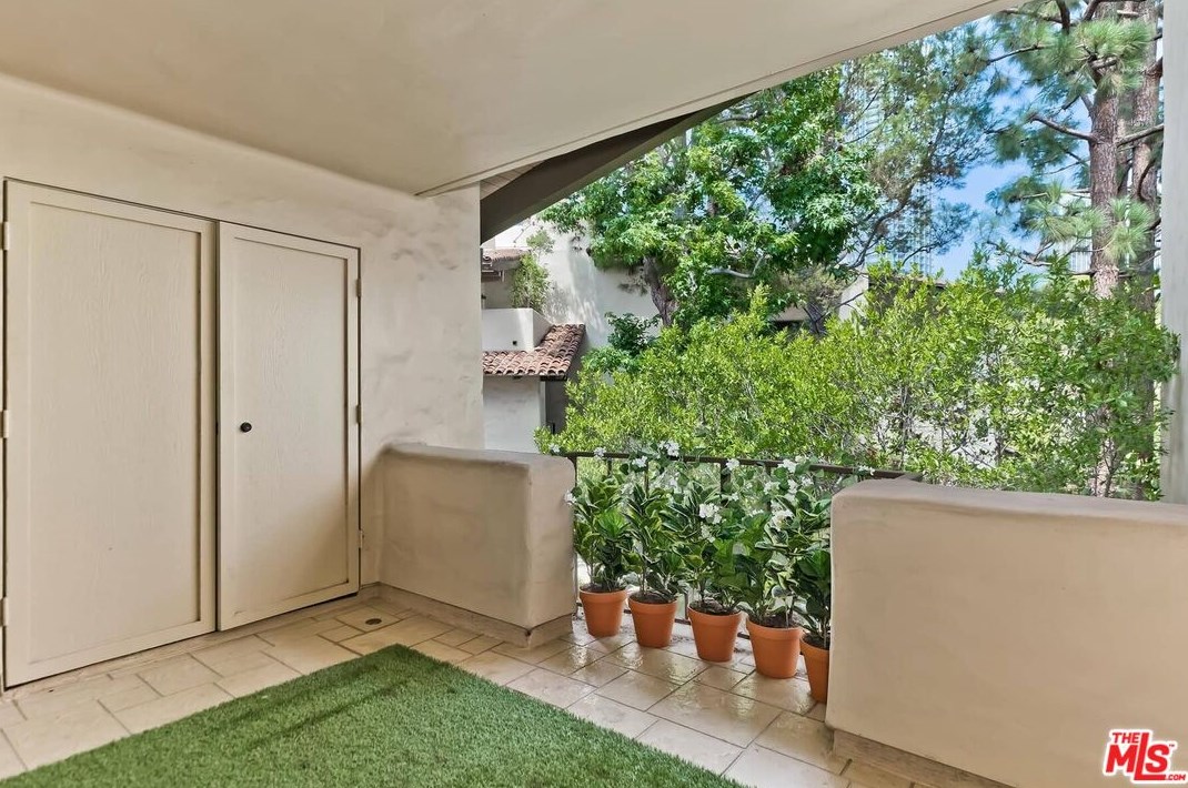2183 Century Woods Way, Los Angeles CA  90067-6308 exterior