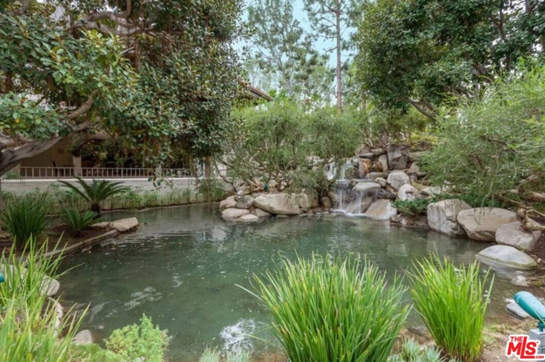2183 Century Woods Way, Los Angeles CA  90067-6308 exterior
