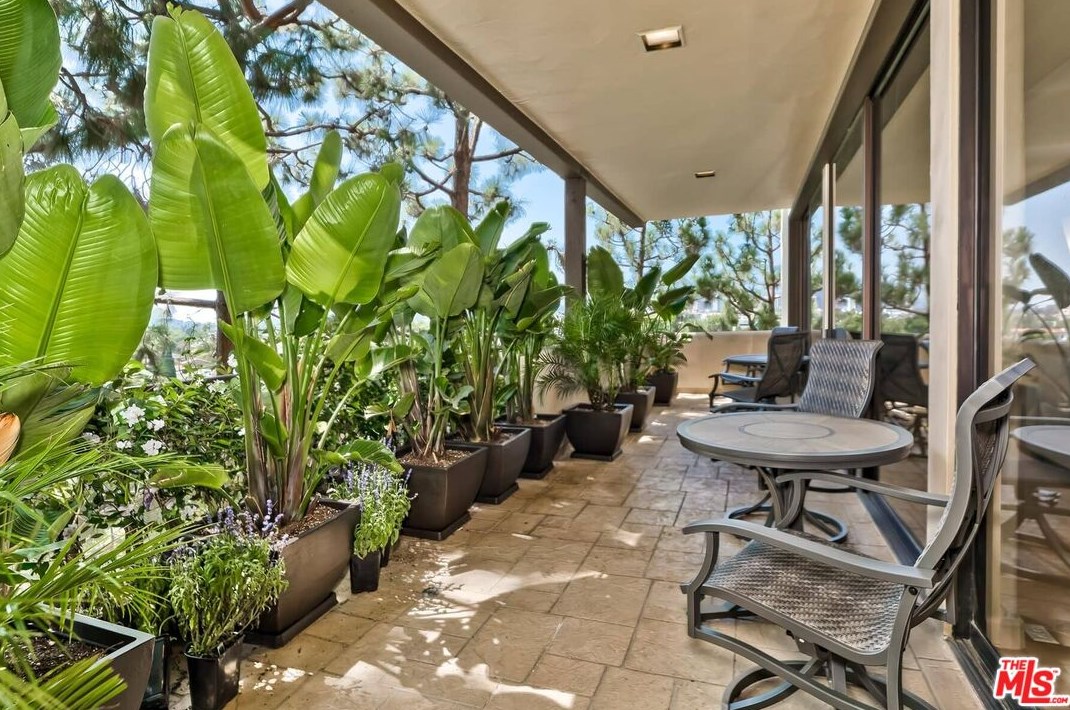 2183 Century Woods Way, Los Angeles CA  90067-6308 exterior