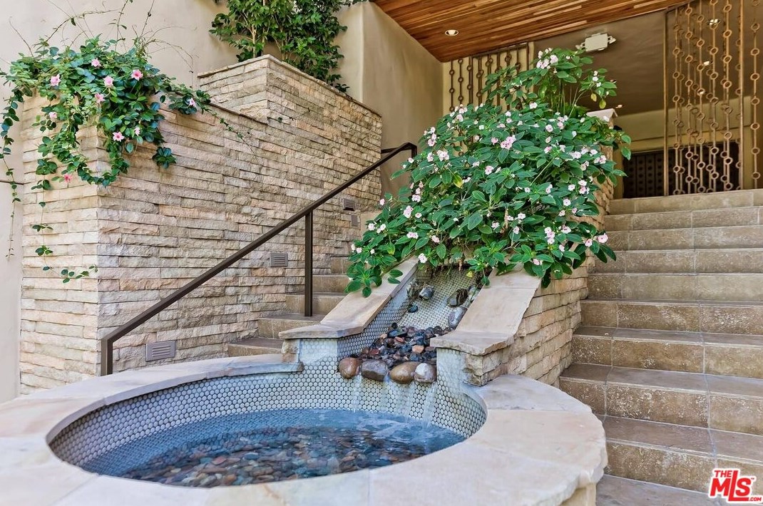 2183 Century Woods Way, Los Angeles CA  90067-6308 exterior