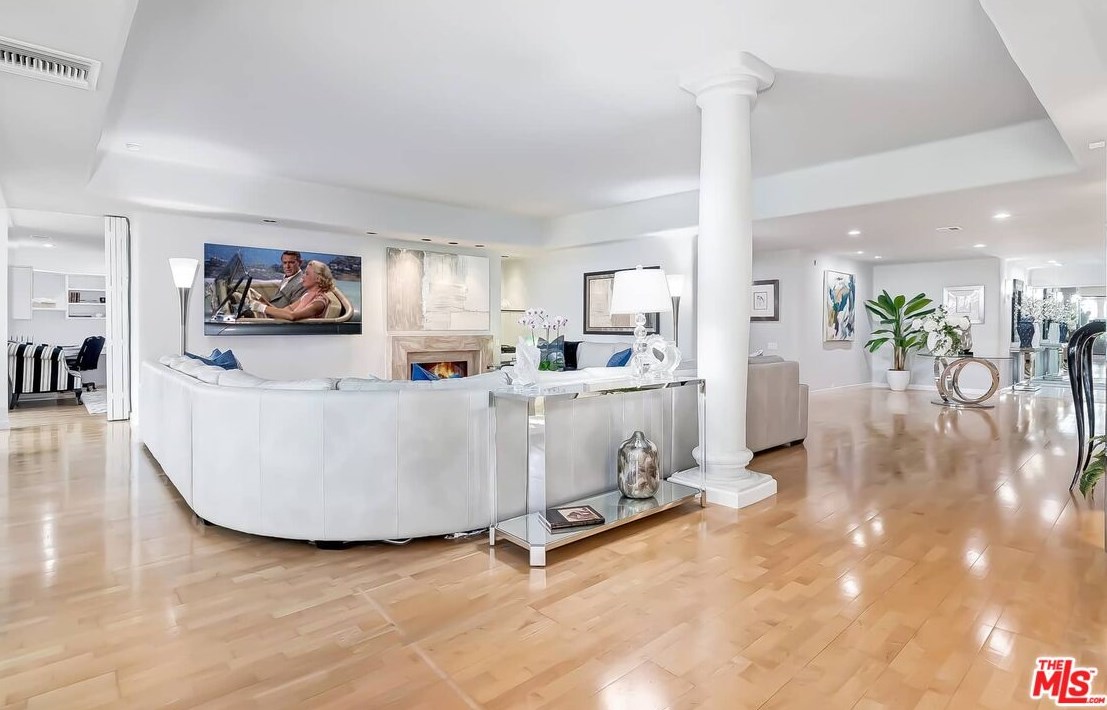 2183 Century Woods Way, Los Angeles CA  90067-6308 exterior