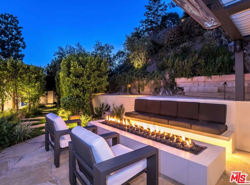 1822 Westridge Rd, Los Angeles CA  90049-1231 exterior