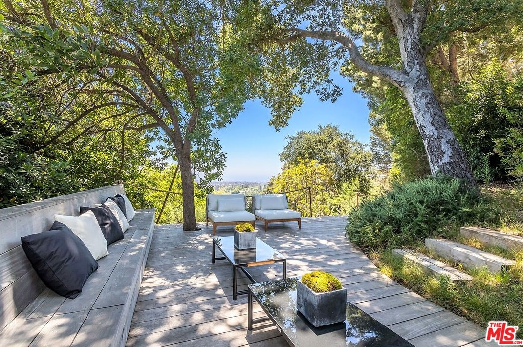 1822 Westridge Rd, Los Angeles CA  90049-1231 exterior