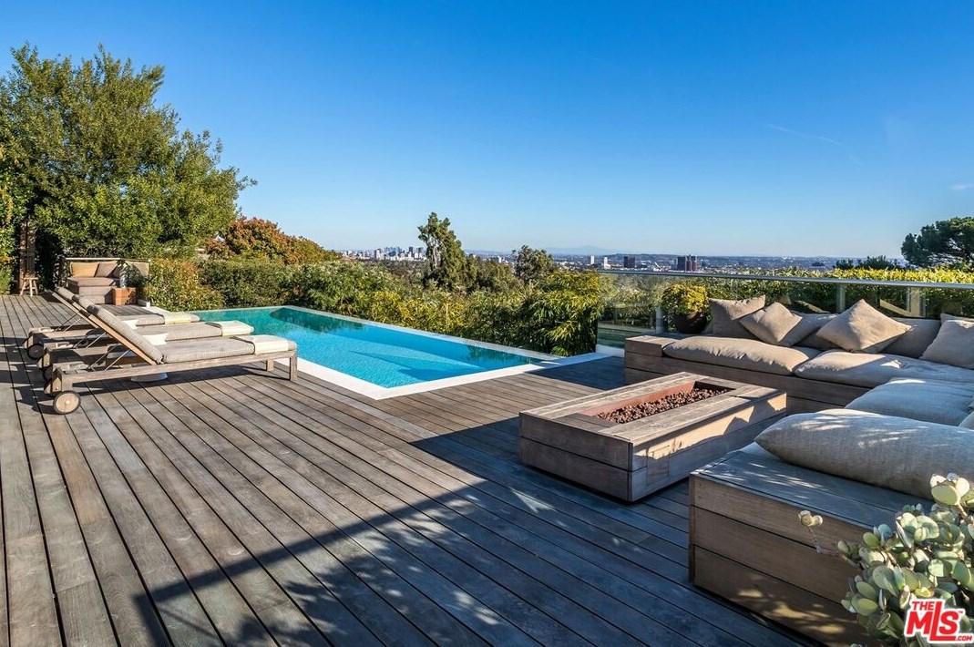 1822 Westridge Rd, Los Angeles CA  90049-1231 exterior