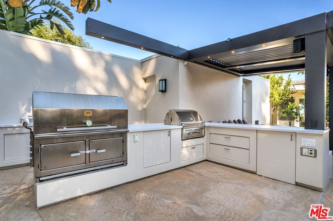 1822 Westridge Rd, Los Angeles CA  90049-1231 exterior