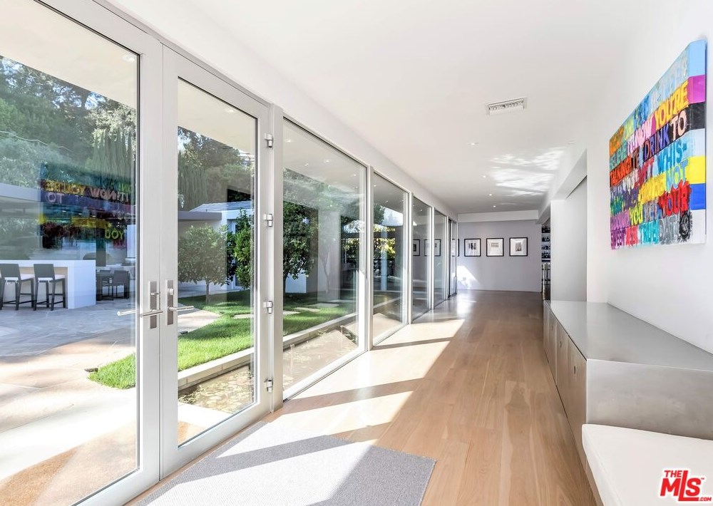 1822 Westridge Rd, Los Angeles CA  90049-1231 exterior