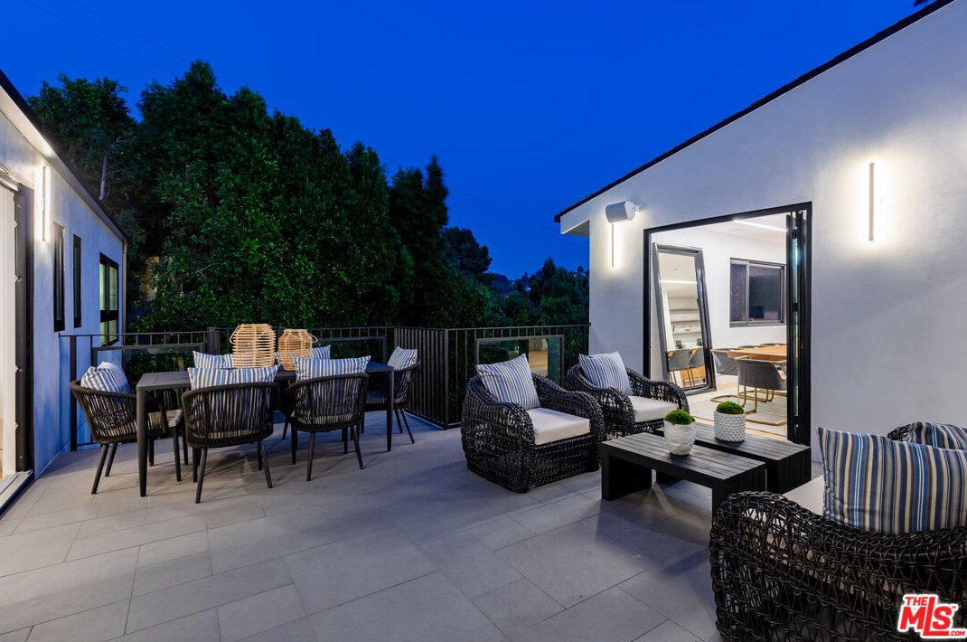 3424 Troy Dr, Los Angeles CA  90068-1436 exterior