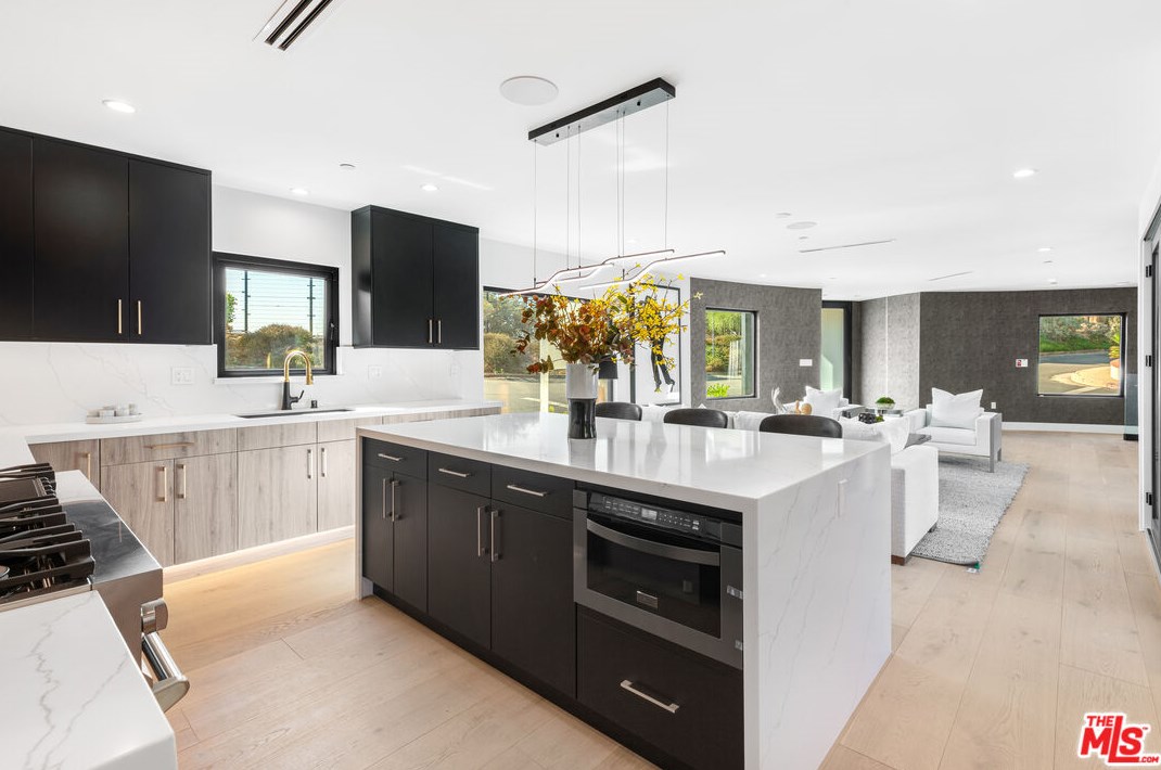 3424 Troy Dr, Los Angeles CA  90068-1436 exterior