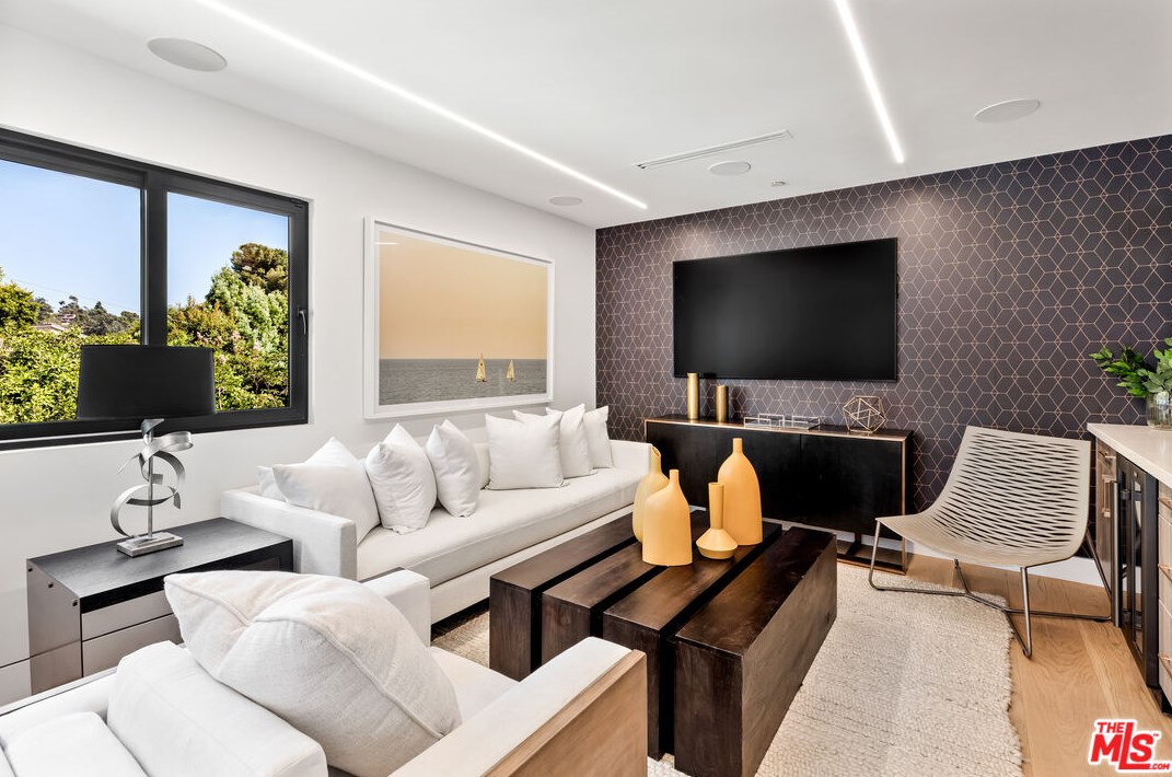 3424 Troy Dr, Los Angeles CA  90068-1436 exterior