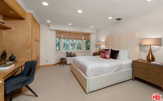 2781 Benedict Canyon Dr, Beverly Hills CA  90210-1024 exterior