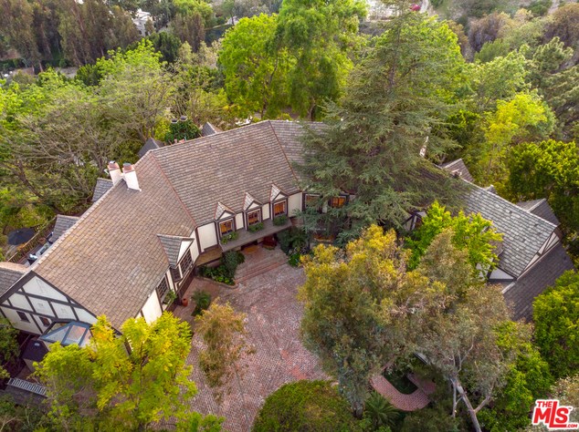 2781 Benedict Canyon Dr, Beverly Hills CA  90210-1024 exterior