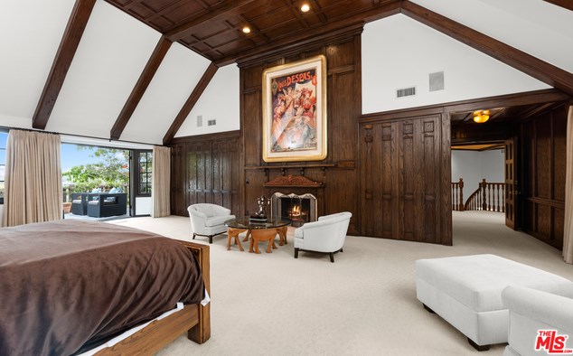 2781 Benedict Canyon Dr, Beverly Hills CA  90210-1024 exterior