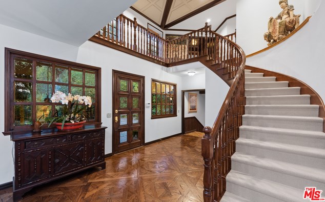 2781 Benedict Canyon Dr, Beverly Hills CA  90210-1024 exterior