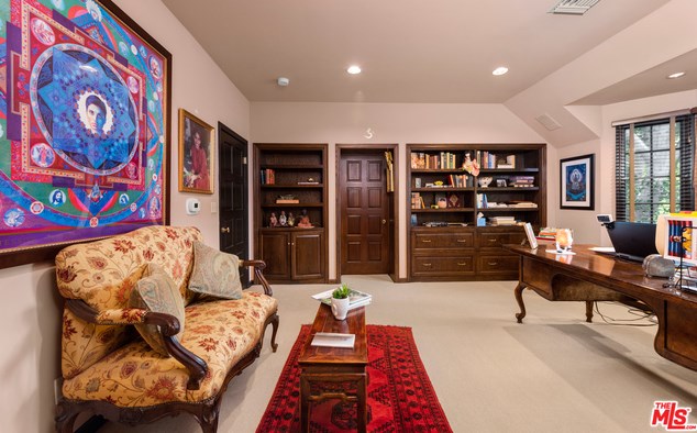 2781 Benedict Canyon Dr, Beverly Hills CA  90210-1024 exterior