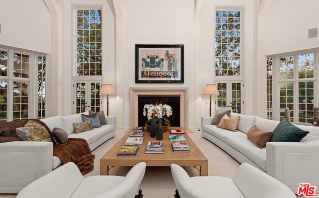 2781 Benedict Canyon Dr, Beverly Hills CA  90210-1024 exterior