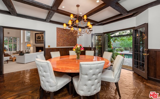 2781 Benedict Canyon Dr, Beverly Hills CA  90210-1024 exterior