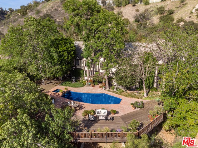 2781 Benedict Canyon Dr, Beverly Hills CA  90210-1024 exterior