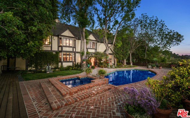 2781 Benedict Canyon Dr, Beverly Hills CA  90210-1024 exterior