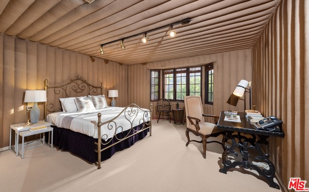 2781 Benedict Canyon Dr, Beverly Hills CA  90210-1024 exterior