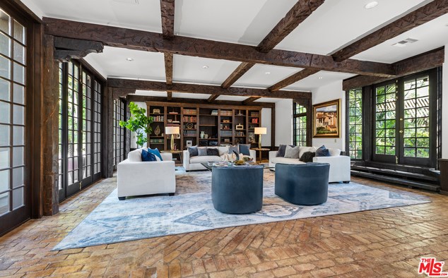 2781 Benedict Canyon Dr, Beverly Hills CA  90210-1024 exterior