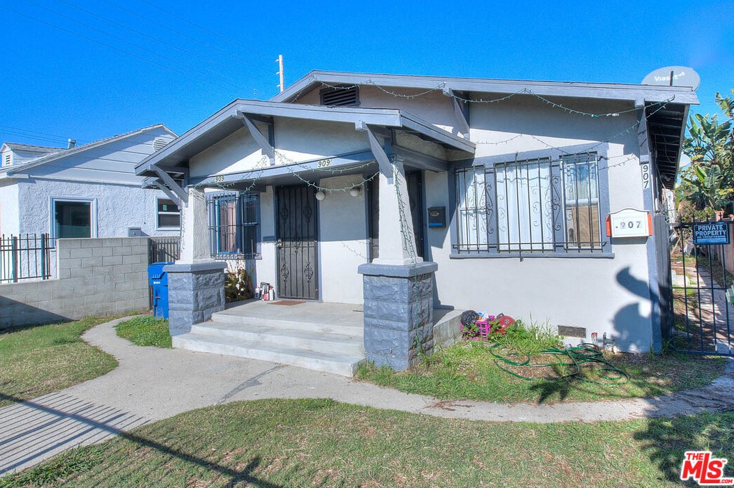 907 79th St, Los Angeles, CA 90001-2917