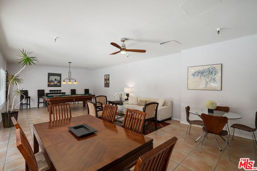 8530 Holloway Dr, Los Angeles CA  90069-2475 exterior