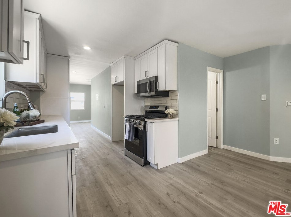 6727 2nd Ave, Los Angeles CA  90043-4401 exterior