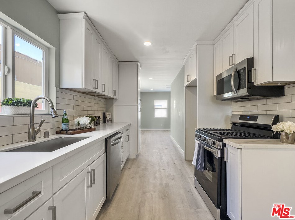 6727 2nd Ave, Los Angeles CA  90043-4401 exterior
